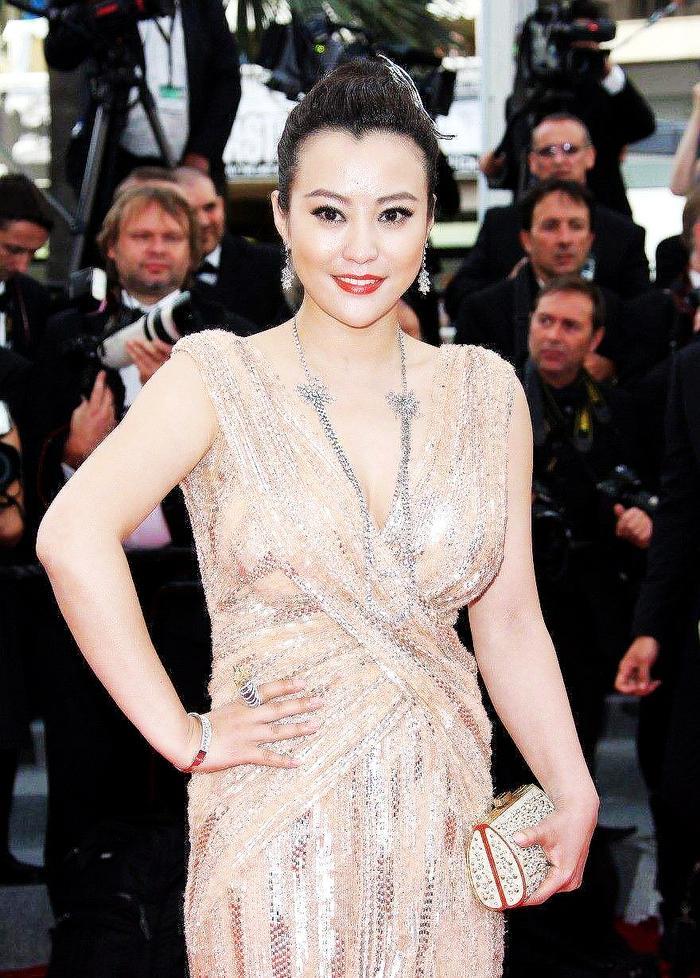 真实女王《郝蕾》一组高清组图,网友:是值得尊重的女艺术家