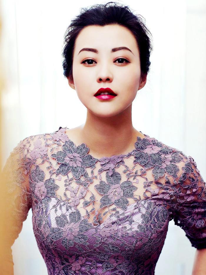 真实女王《郝蕾》一组高清组图,网友:是值得尊重的女艺术家