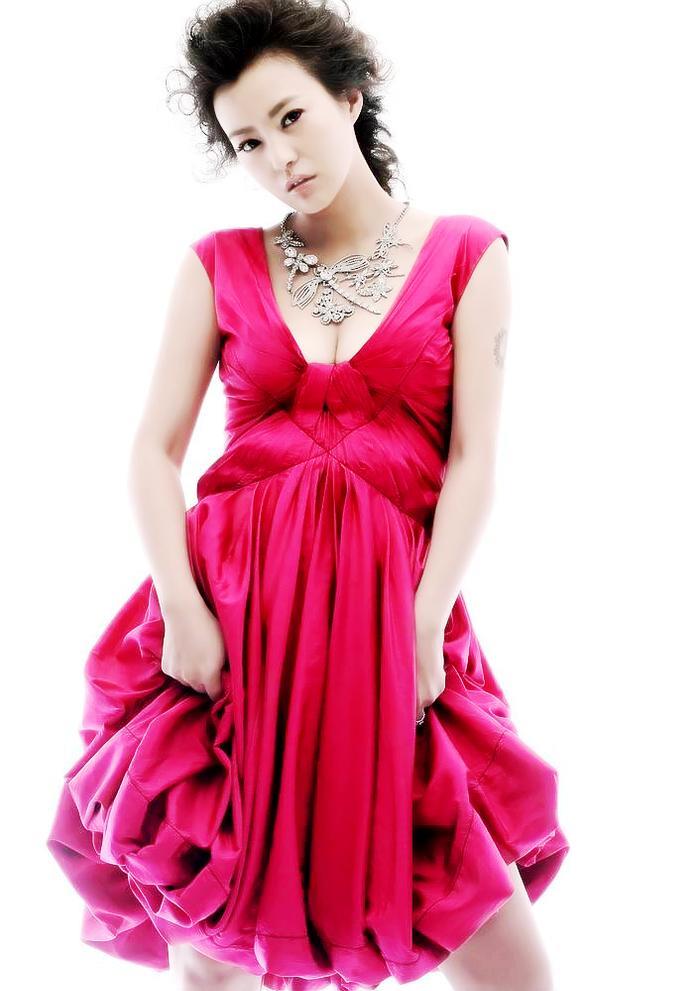 真实女王《郝蕾》一组高清组图,网友:是值得尊重的女艺术家