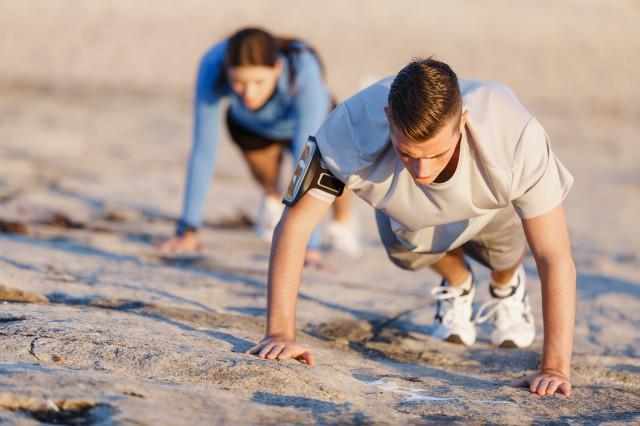 掌握这几招 让你轻松学会倒立俯卧撑!
