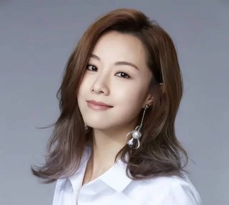 ​邓丽欣谈及新恋情 回应男友是翻版RAIN