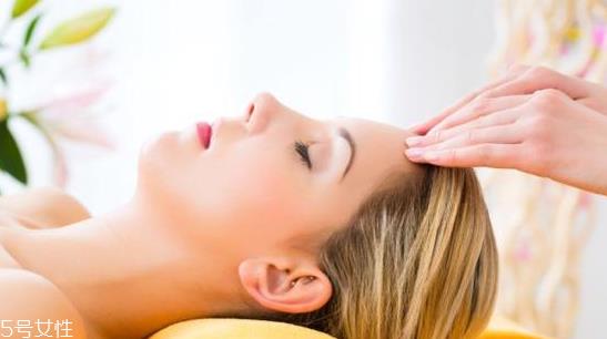 头发干燥用什么洗发水好？让你持久柔顺