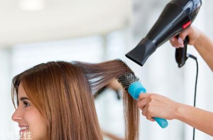 头发干燥用什么洗发水好？让你持久柔顺