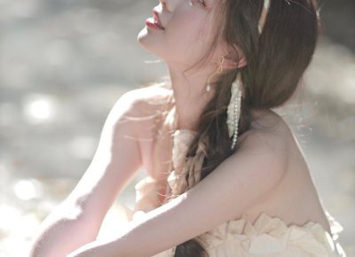 女上司是一名非常漂亮的女人,各方面条件都比较好,我彻底爱上她