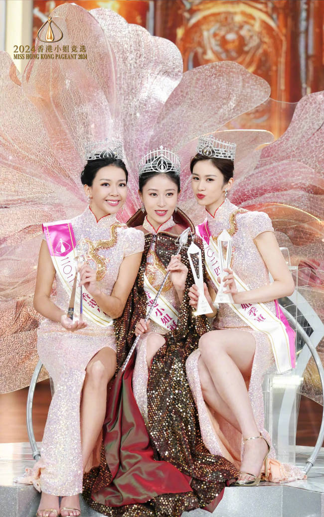 2024港姐冠军拍合照被亚军压住半边身体!本人回应
