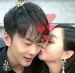 初瑞雪和辛巴辛有志的姐弟恋,是资本格式化中收获的爱情