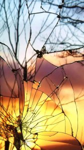 ​抖音超酷个性碎屏壁纸：整蛊必备！