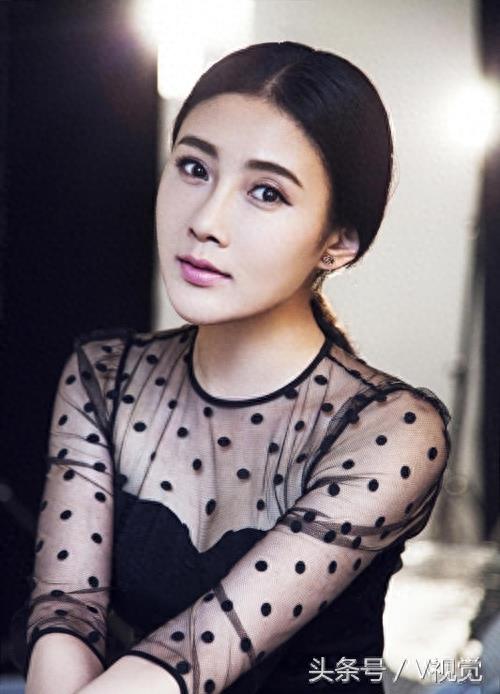 《绝密543》中陈维涵饰杨硕、张译木饰孙牧兰、万美汐饰武藤杏子