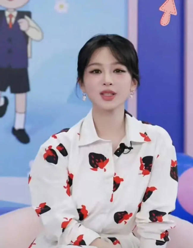 杨紫工作室再被吐槽!粉丝提“拒绝丑衣服”等诉求