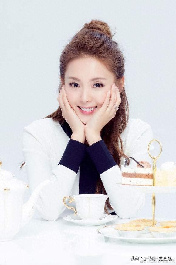 中国内地女演员小刘佳精彩照片欣赏,笑容甜美气质温婉