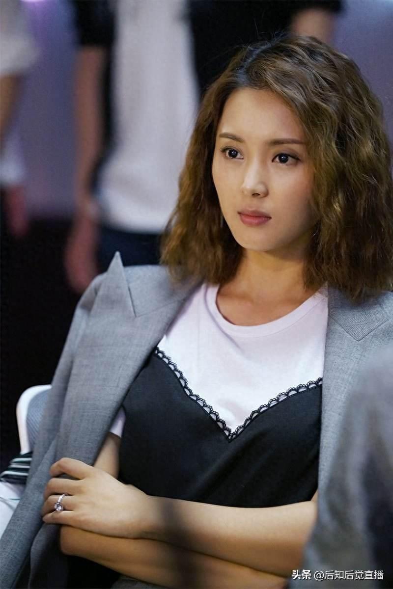 中国内地女演员小刘佳精彩照片欣赏,笑容甜美气质温婉