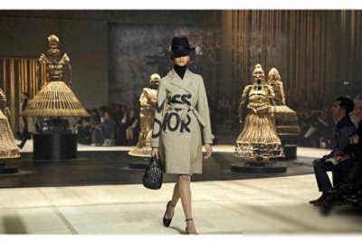 ​郎朗有了新身份！和吉娜在巴黎合体看秀，狂撒狗粮！