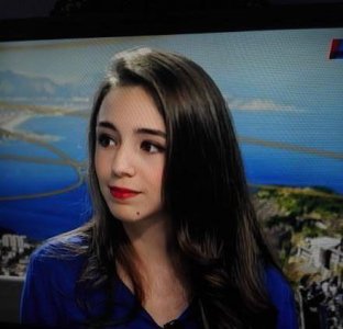 ​奥运开幕式央视巴西美女解说意外走红 她曾在昆明读书3年