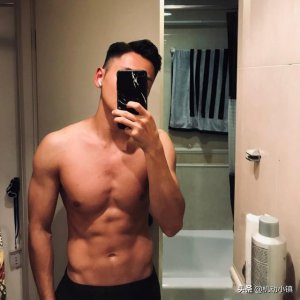 ​《机场特警》里嚣张骑的是什么车？