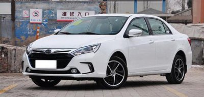 ​比亚迪秦混合动力汽车车型介绍