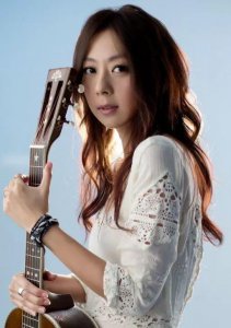 ​歌迷都不愿唱她的歌，但却停止不住对她的爱