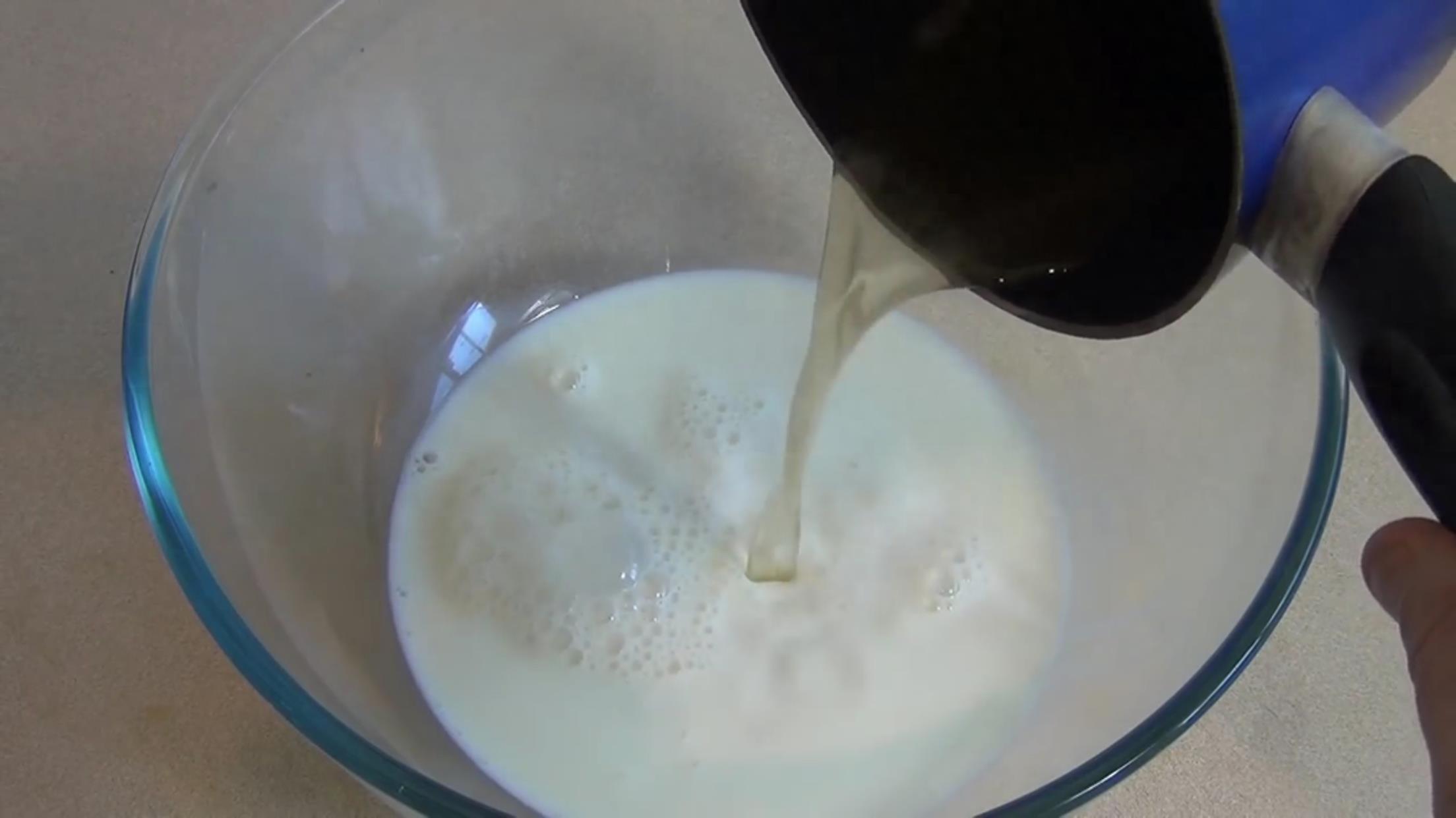 简单三步用牛奶做打发奶油，省事省钱还不快学