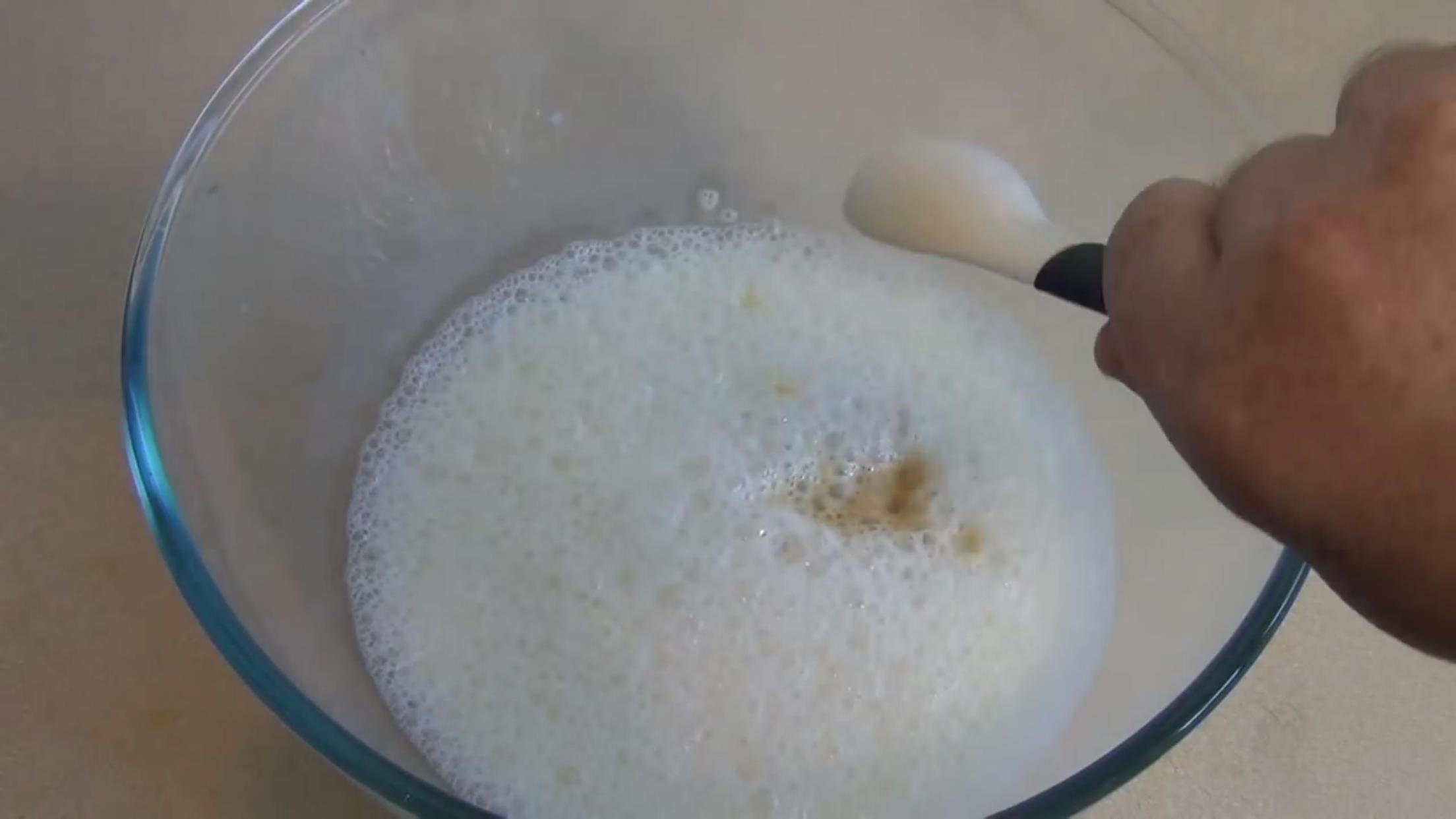 简单三步用牛奶做打发奶油，省事省钱还不快学