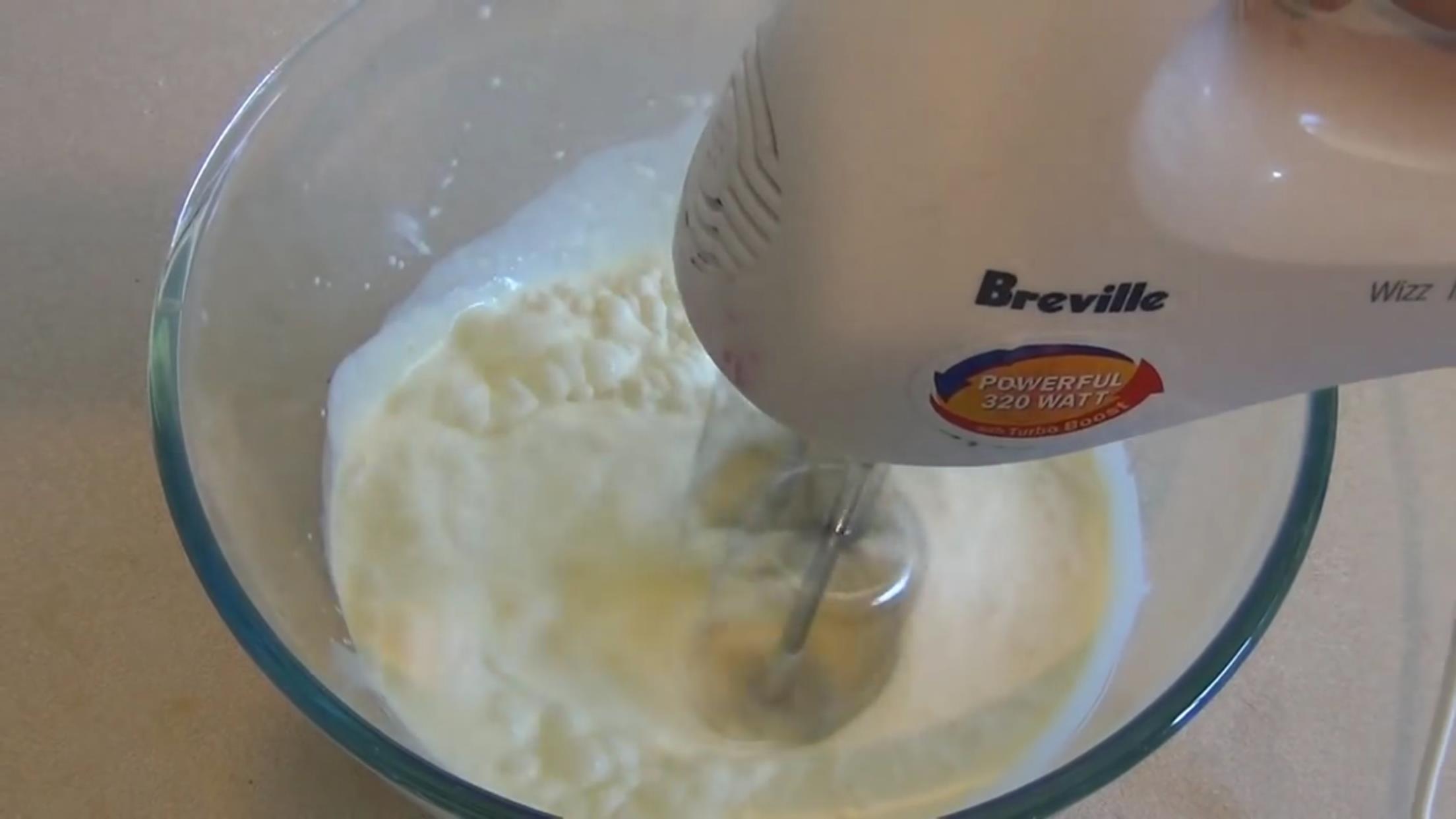 简单三步用牛奶做打发奶油，省事省钱还不快学