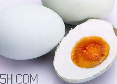 咸鸡蛋发霉了还能吃吗 咸鸡蛋长虫了能吃吗