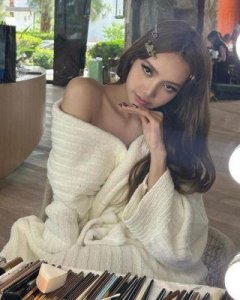 ​BLACKPINK成员Lisa因假唱遭到批评，粉丝：表演者的独特方法