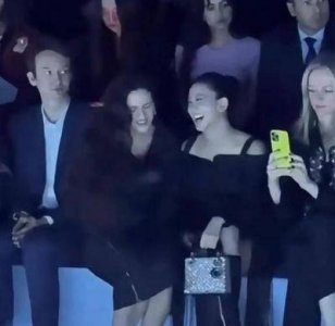 ​Lisa时装周亮相，与男友父母首次见面，韩网友猜测她将成为LV家族新儿媳？