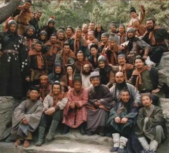 ​《水浒传》经典回顾：重温1982年山东版电视剧前五集精彩剧情与演员现状