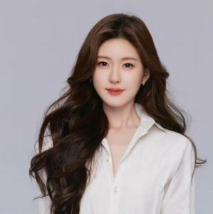 ​《月升沧海》吴磊赵露思甜蜜互动揭秘：营中吻引爆热议