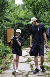 ​43岁水哥现状：二十年不工作，住豪宅，却因女儿“虐心”生活痛苦？