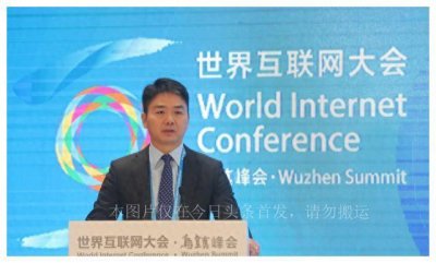 ​刘强东近状：在伦敦买6亿豪宅，搂奶茶妹秀恩爱，二胎终获英国籍