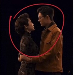 ​绝美瞬间！肖战许晴夫妻深情接吻惊艳全场！