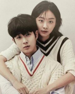 ​崔宇植与朴叙俊共同出演的浪漫剧集，原本期待神仙友谊的他却搭上了金多美，这