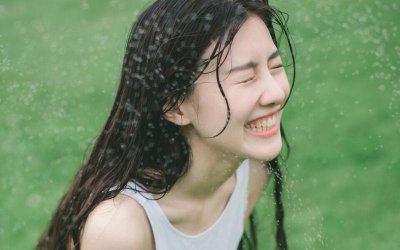 男生追女生的时候发的第一条短信(男生看到正在追求的女生的短信)