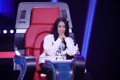 ​52岁那英罕见比基尼照流出，“水蛇腰”抢镜，瘦身秘诀已经公开