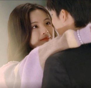 ​杨超越与侯明昊恋情曝光，网友呼吁：赶快在一起！