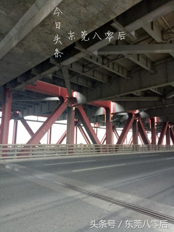 东莞东江大桥，这是中国第一座双层公路桥，雄伟，壮观，够霸气！