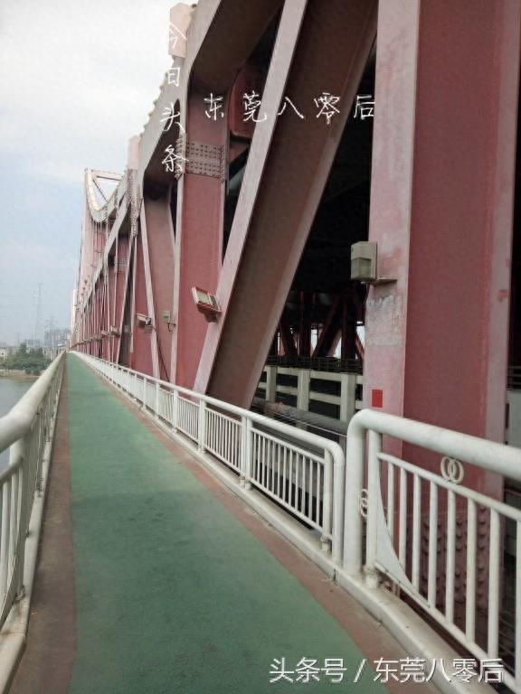 东莞东江大桥，这是中国第一座双层公路桥，雄伟，壮观，够霸气！