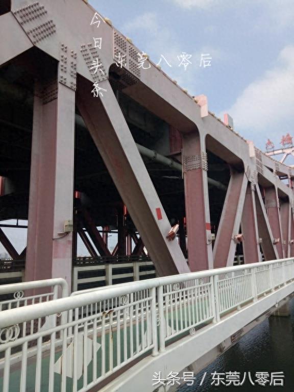 东莞东江大桥，这是中国第一座双层公路桥，雄伟，壮观，够霸气！