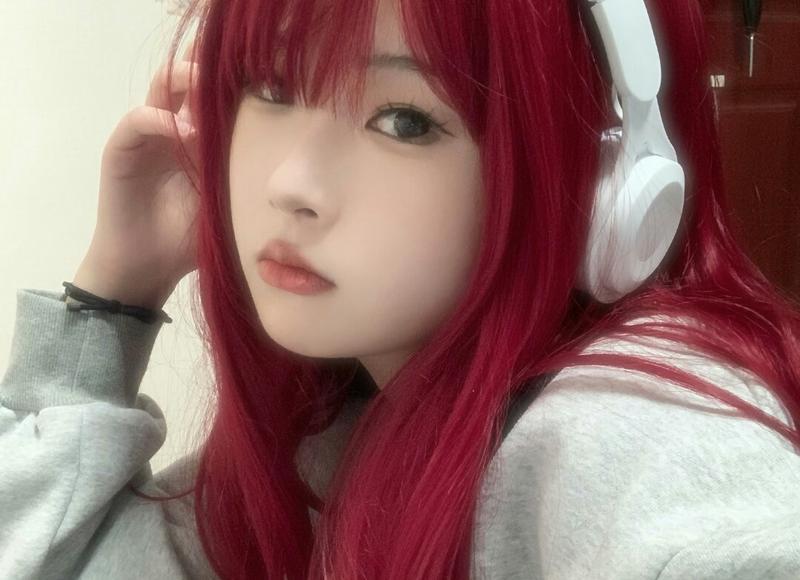 谈恋爱不粘人的女生，是独立还是不够爱你？