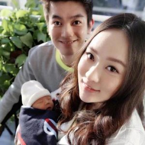 ​揭秘刁磊的家庭背景，柯洁独自抚养孩子的真相