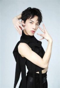 ​街舞2选手AC雷曦揭秘：性别身份及个人资料大起底