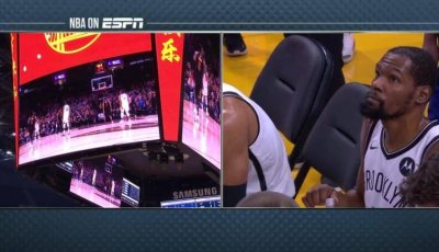 ​勇士播放致敬视频，杜兰特向家人挥手致意