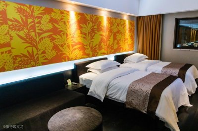 ​月河古街，是嘉兴市区保存最完整，规模最大的江南水乡之一