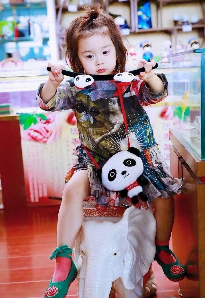 《放开我北鼻》里的哈琳,萌到不行,网友:又想骗我生女儿