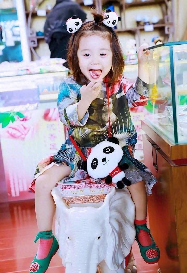 《放开我北鼻》里的哈琳,萌到不行,网友:又想骗我生女儿
