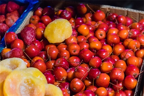 冻梨、冻柿子，在东北越冷的天越要吃凉的