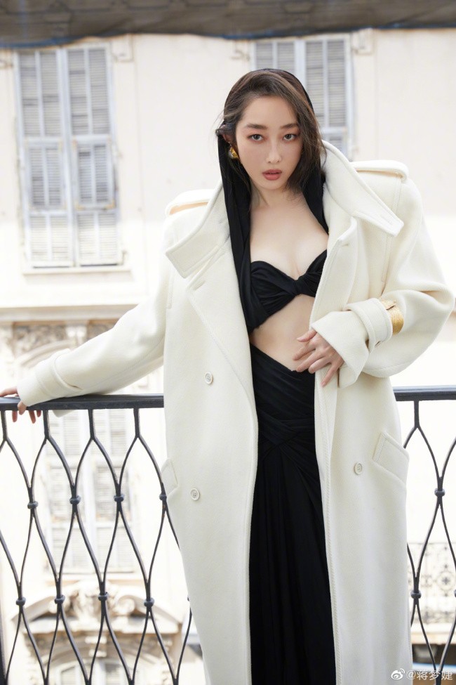 戛纳红毯造型被吐槽 蒋梦婕:随便说,我很喜欢