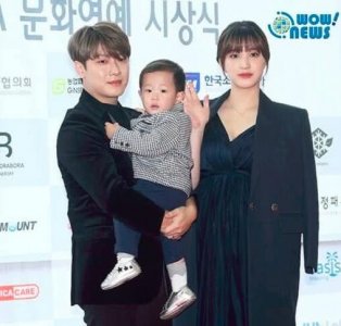 ​金律喜生双胞胎(金律喜剖腹产因感冒没全麻，老公陪产)