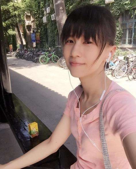 姜逸磊为什么叫papi酱名字由来!papi酱老公老胡资料两人如何相识