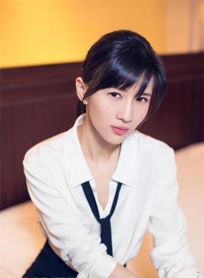 姜逸磊为什么叫papi酱名字由来!papi酱老公老胡资料两人如何相识